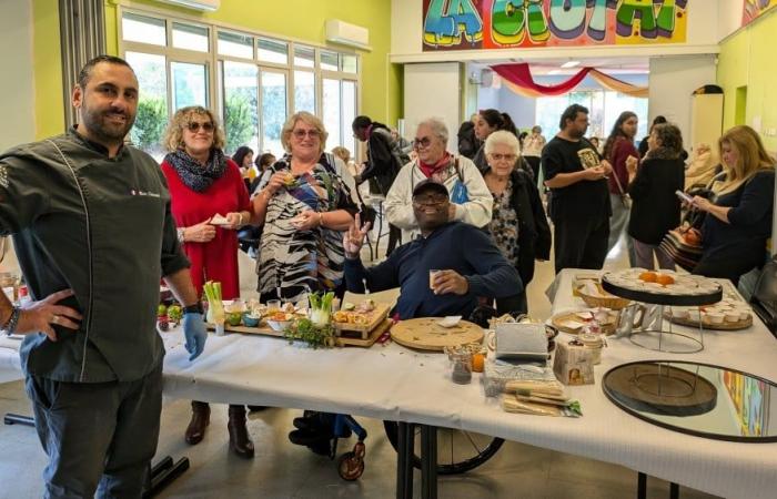 En La Ciotat, el chef Marc Dussaud visita el centro social Abeille para compartir sus recetas