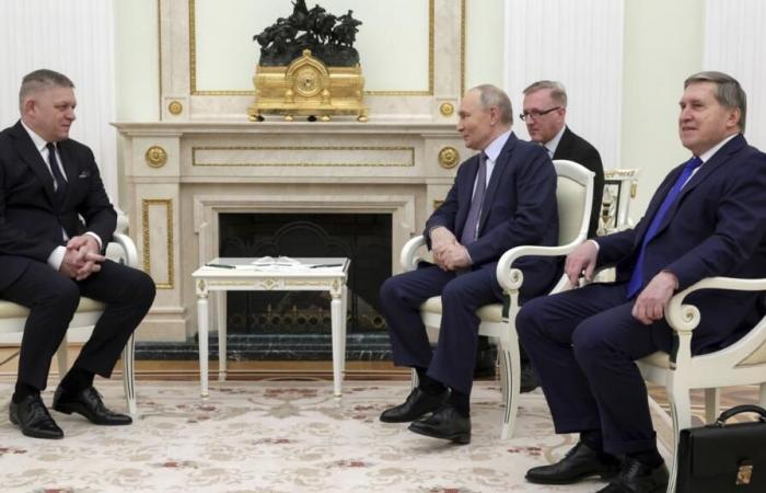 El primer ministro eslovaco, Robert Fico, recibido por Vladimir Putin para hablar sobre el gas ruso