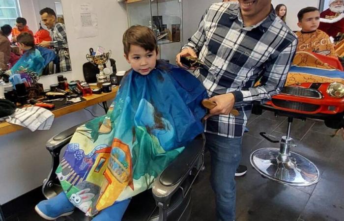 Corte libre: un barbero de Limoilou interpreta a Papá Noel