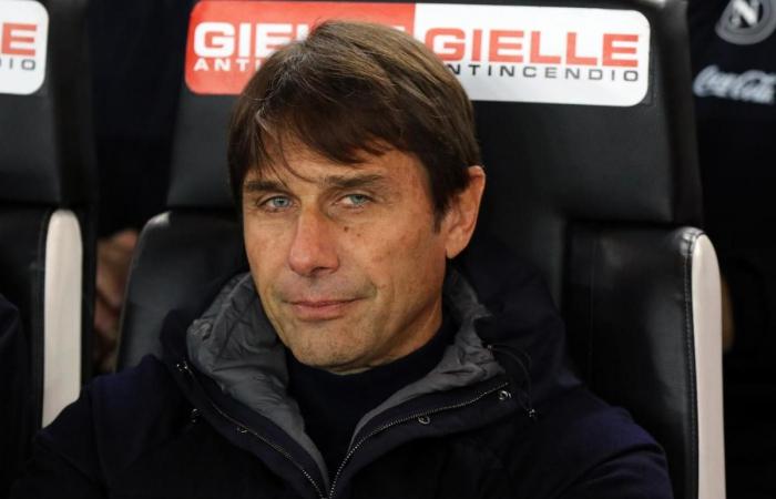 Napoli Football News – Conte furioso tras el partido contra el Génova