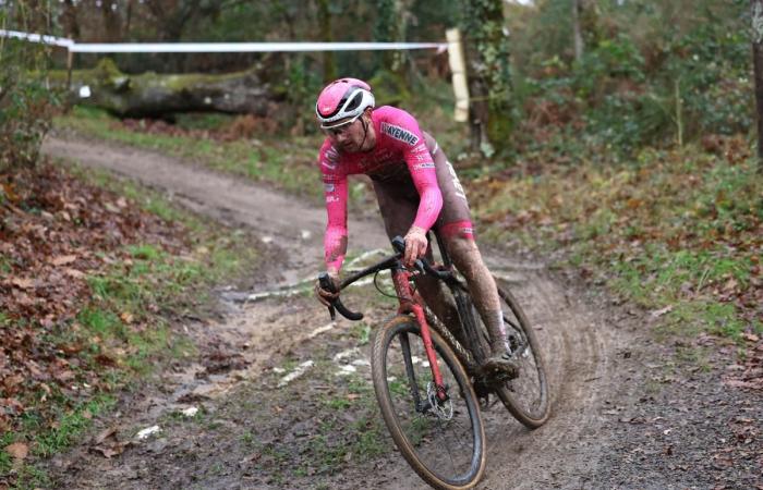 Joshua Dubau ilumina el ciclocross Montbron-Eymouthiers