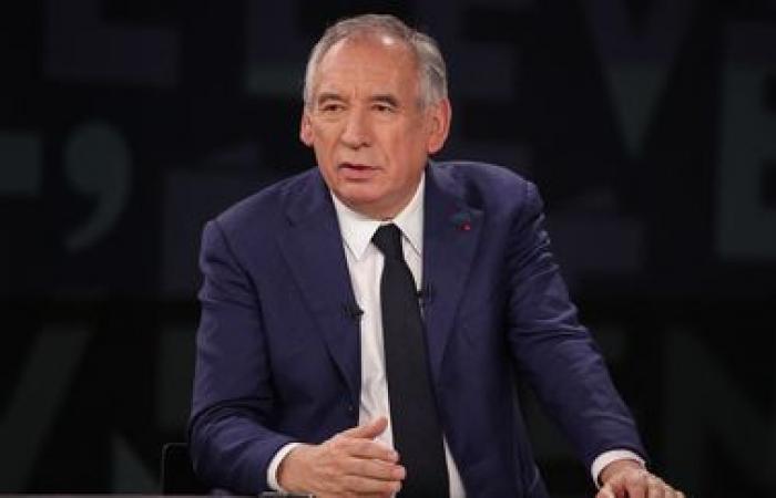 François Bayrou comienza su mandato con una popularidad históricamente baja