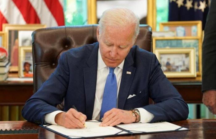 Joe Biden firma el texto evitando una parálisis del estado federal