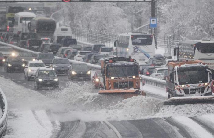 La nieve perturba el tráfico en los Alpes – rts.ch