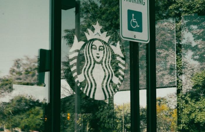 Los trabajadores de Starbucks amplían la huelga a varias ciudades de EE.UU., incluida Nueva York – 22/12/2024 a las 07:10