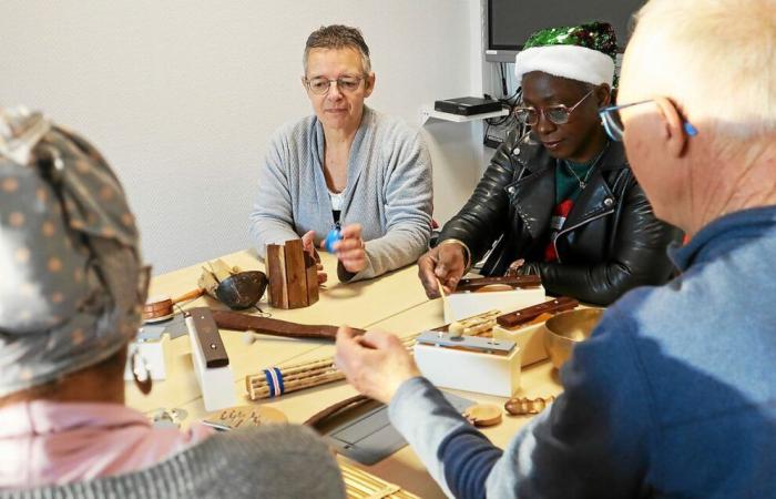 “Aquí nos olvidamos de la enfermedad”: la música alivia las enfermedades en el hospital de Quimper