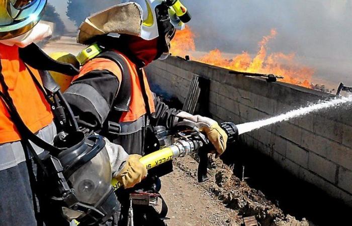 El incendio del vehículo se extiende a la empresa vecina de Perpiñán: el depósito de 1.000 litros de aceite usado es perforado y el líquido se derrama al suelo