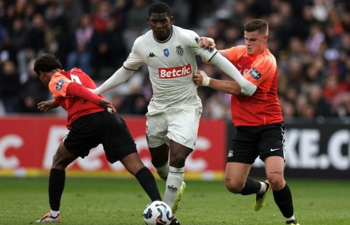 El PSG gana en los penaltis, el Auxerre es eliminado por Dunkerque