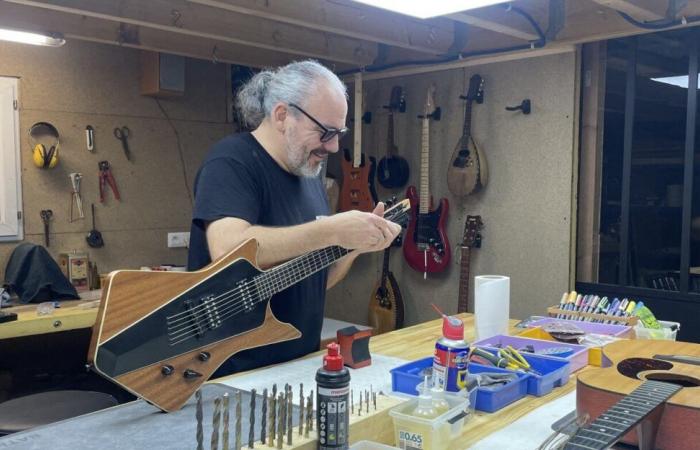 Cerca de Nantes. El ex informático se convirtió en luthier