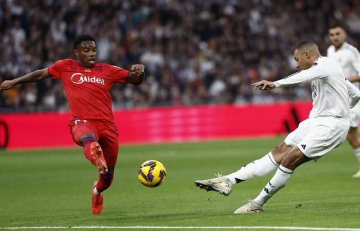 Con Mbappé marcando, el Real Madrid disfruta ante el Sevilla y sigue en contacto con el Atlético de Madrid