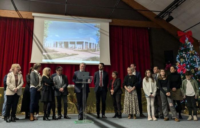 En esta localidad cercana a Caen, el alcalde presenta sus deseos para 2025 antes de Navidad.