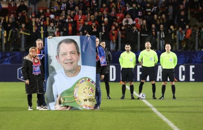 El conmovedor homenaje a Thierry Jacob, leyenda del boxeo de Calais, en el estadio Épopée