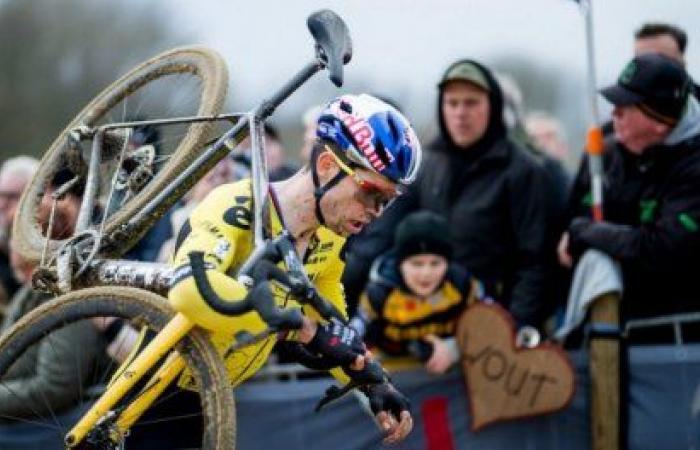 Van Aert pospone su regreso al colegio, Van der Poel da un paseo