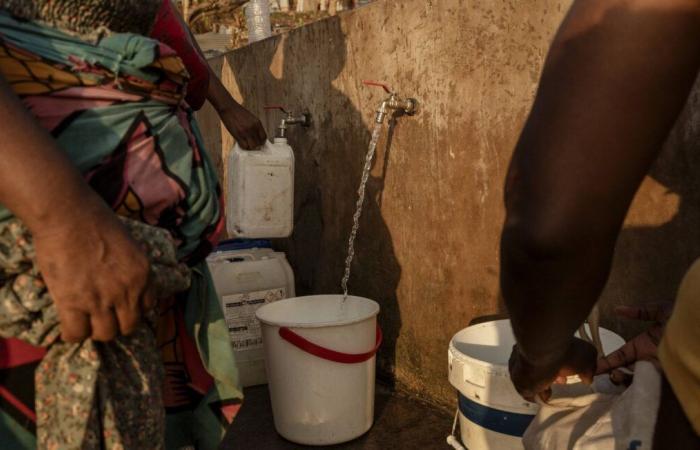 “A finales de este fin de semana, el 90% de la población estará conectada al agua corriente”, promete Retailleau