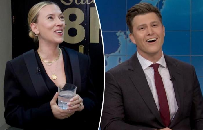 Colin Jost asa a su esposa Scarlett Johansson durante el sketch de ‘SNL’ mientras ella miraba detrás del escenario