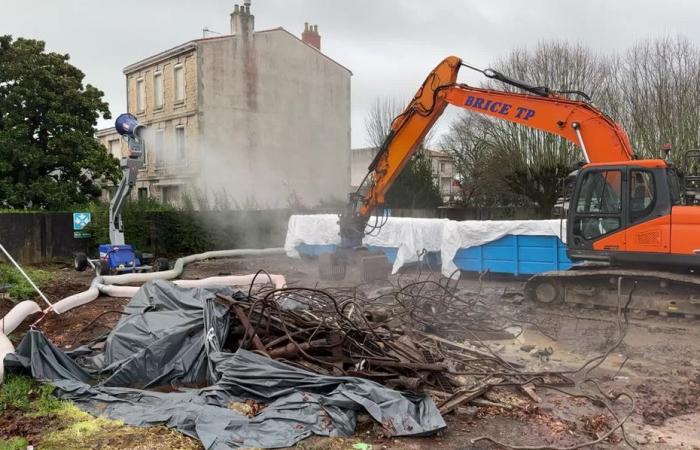 A pesar de los humos tóxicos que afectan a los residentes y a los estudiantes de una escuela de La Rochelle, el proyecto de descontaminación se ha reanudado