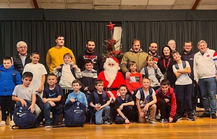 Valence-d’Agen. Papá Noel visitó la escuela valenciana de rugby Avenir