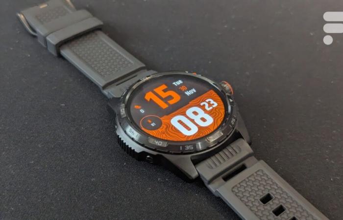 un reloj deportivo Wear OS con una excelente duración de batería