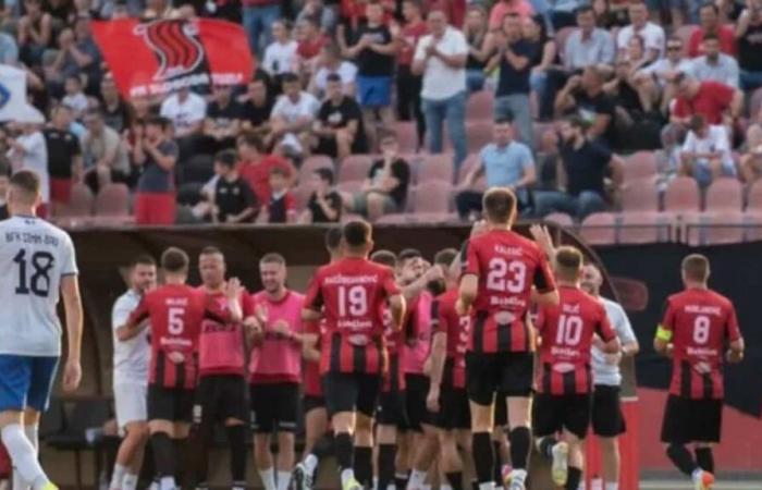 Equipo de fútbol despide al entrenador y a todos los jugadores