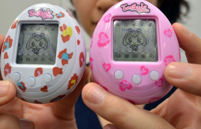 Los juguetes estrella de los años 90 El Tamagotchi, ese fenómeno social que vuelve locos a los niños (y a sus padres).