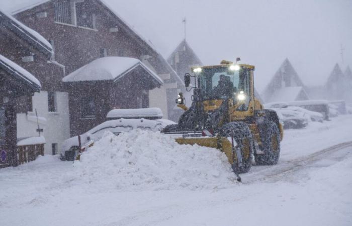 Fuertes nevadas caen en los Alpes, cuatro departamentos en alerta naranja