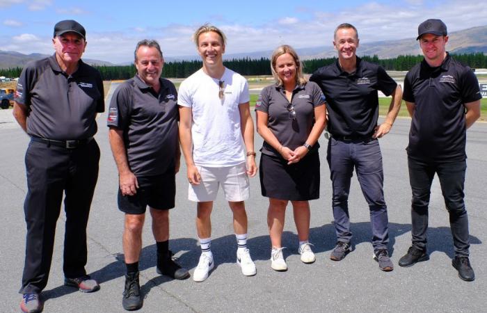 ¡Liam Lawson, estrella de la F1, en el histórico GP de Taupo con SIXT!