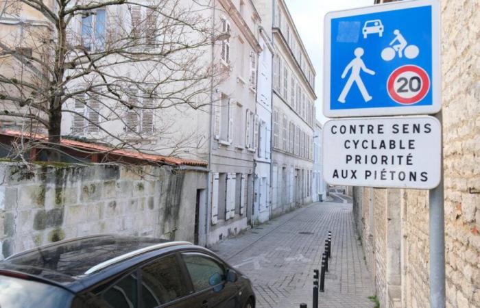 Pequeños ajustes antes de una gran reflexión rue du Petit-Banc