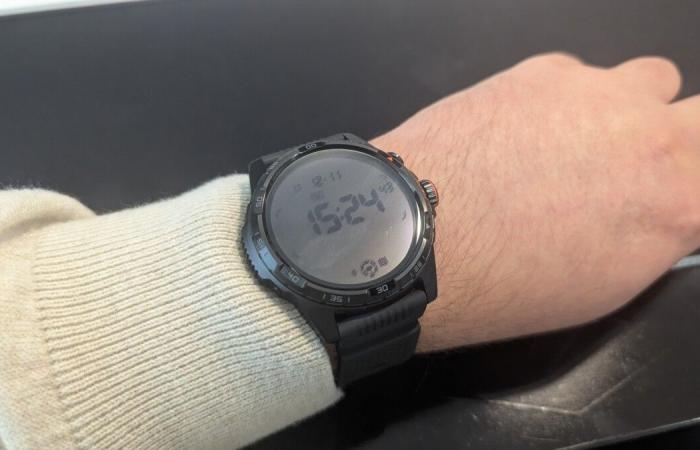 un reloj deportivo Wear OS con una excelente duración de batería