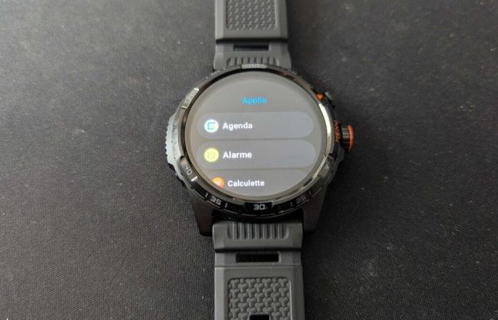 un reloj deportivo Wear OS con una excelente duración de batería