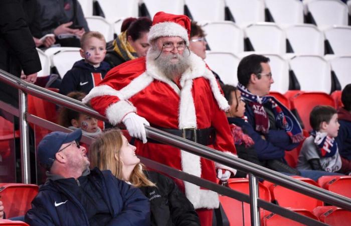 Los aficionados lanzan árboles de Navidad y adornos en mitad de un partido – 3.Liga – J19 – Verl-Osnabrück (1-1)