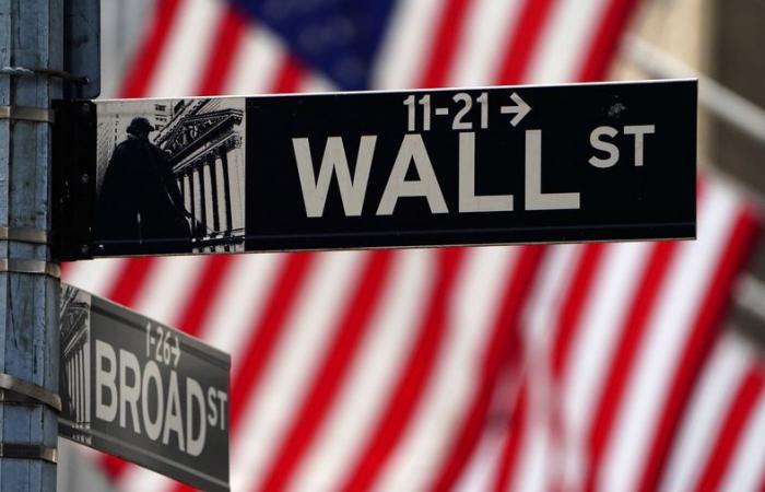 Mercado: Wall Street se ve en orden disperso antes de una semana más corta