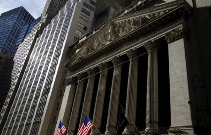 Calma en las bolsas mundiales, el dólar se recupera