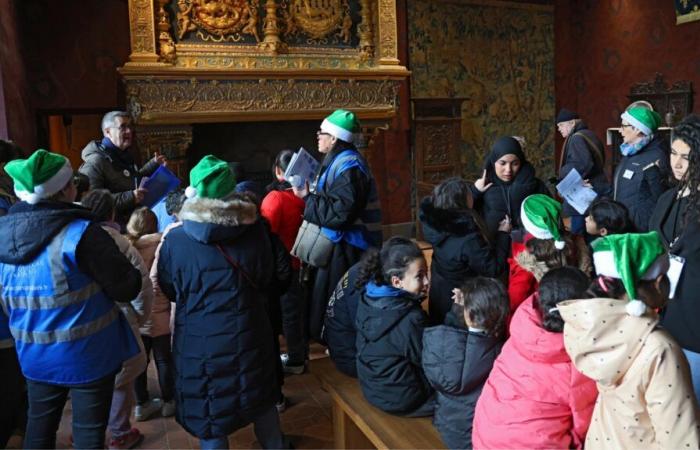 una visita solidaria al castillo real