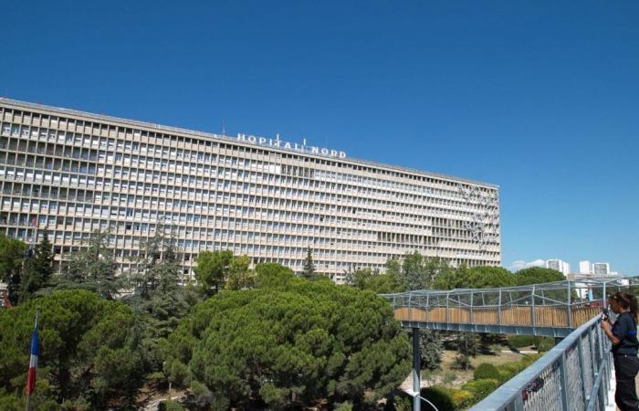 Un médico atacado con un cuchillo por su paciente.