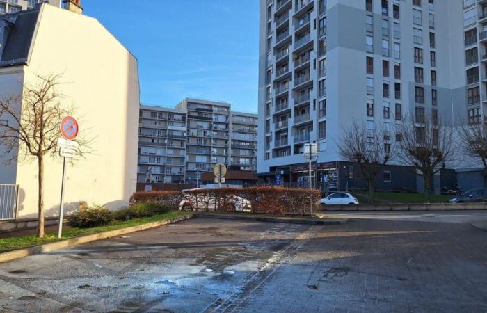 Saint-Ouen-l’Aumône: dos coches de la policía municipal incendiados tras la intervención antinarcóticos