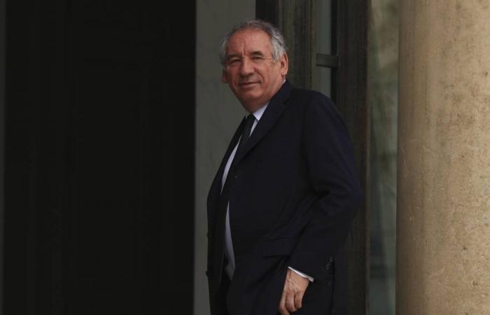 Nombres conocidos, dudas de los socialistas y de Le Pen. Y el gobierno de Bayrou ya nació en crisis