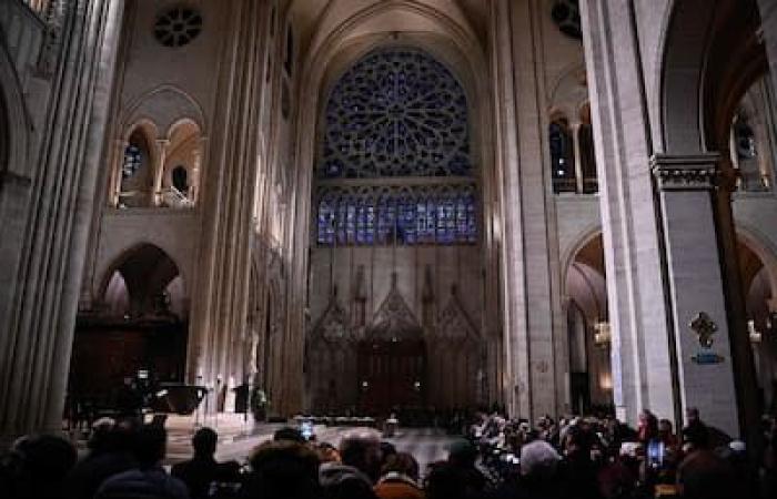 [PHOTOS] Las primeras misas navideñas en Notre Dame desde el incendio llenan de “alegría” a los fieles