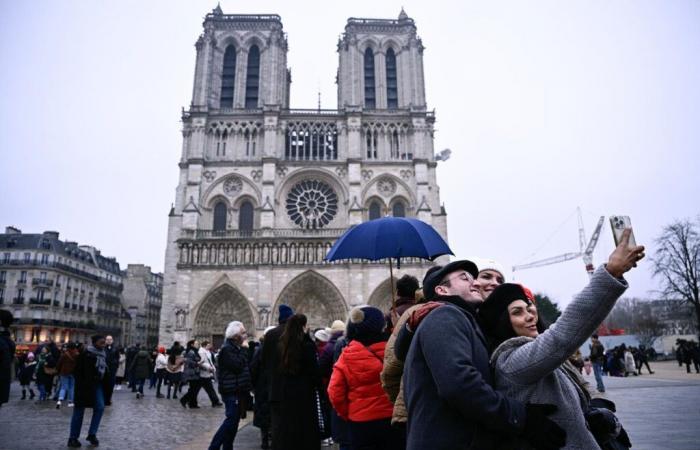 Notre-Dame de París celebra la Navidad por primera vez desde el incendio