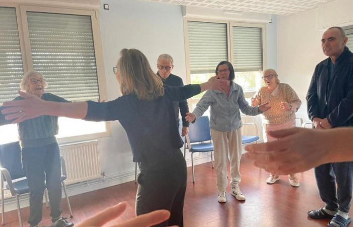 En Bretaña, los jubilados mueven las caderas gracias a esta danza terapeuta