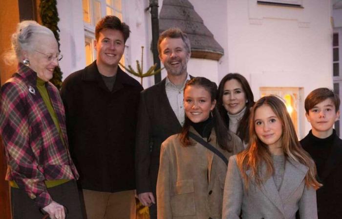 La familia real danesa comparte su reunión navideña con la reina Margarita en el castillo de Marselisborg