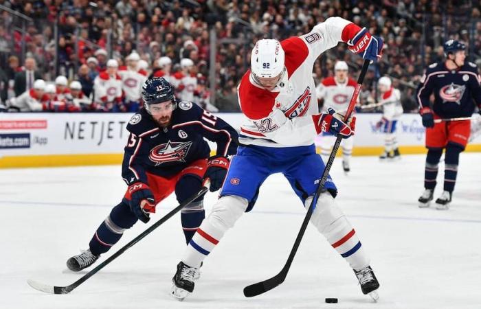 Maltratado por los Blue Jackets, Patrik Laine abandona el juego tras un tiempo