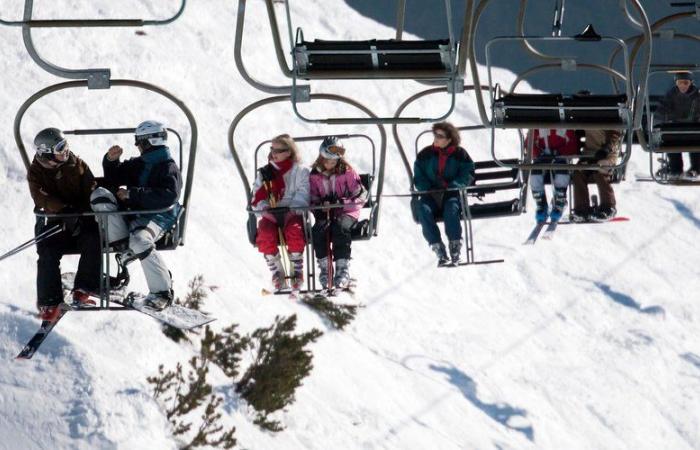 240 esquiadores atrapados por una avería de un telesilla en los Altos Alpes, su evacuación en helicóptero está en marcha