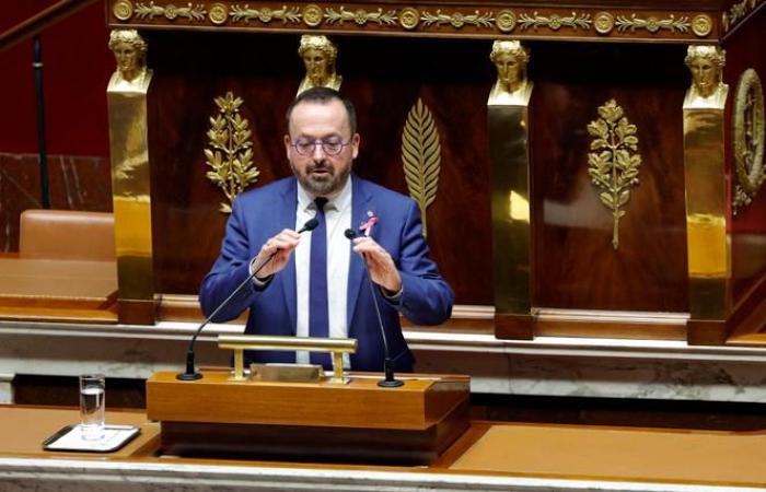 Yannick Neuder, séptimo ministro de Sanidad ante un sector en crisis