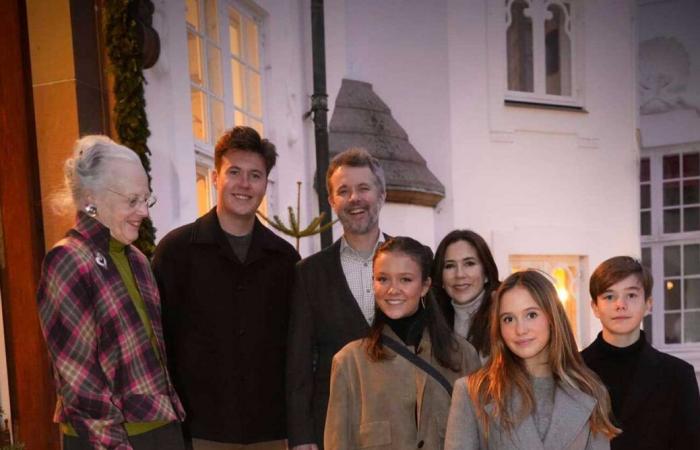 La familia real danesa comparte su reunión navideña con la reina Margarita en el castillo de Marselisborg