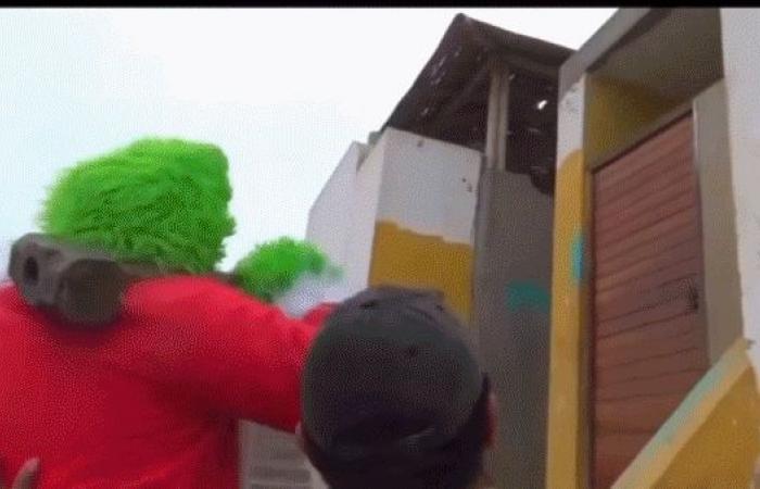 Policía peruano disfrazado del “Grinch” arresta a presuntos narcotraficantes