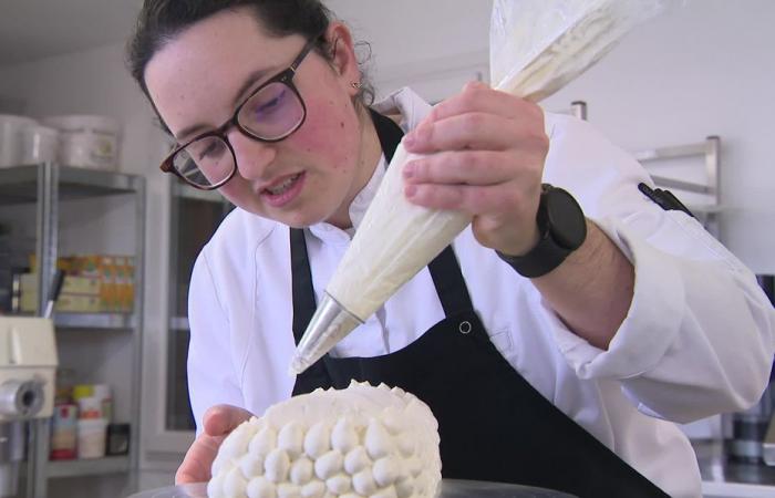 Pastelera de restaurantes con estrella, diseña troncos de Navidad durante sus vacaciones para los habitantes de su pueblo