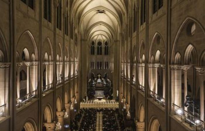 EN FOTOS. Miles de personas se reunieron en Notre-Dame de París para las primeras misas navideñas desde la reapertura de la catedral