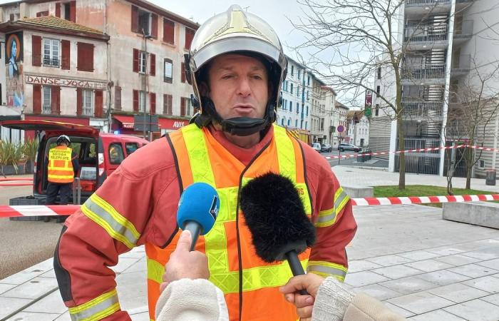 Un incendio destruye un suelo y el tejado del hotel-restaurante Le Monte Carlo, en Bayona