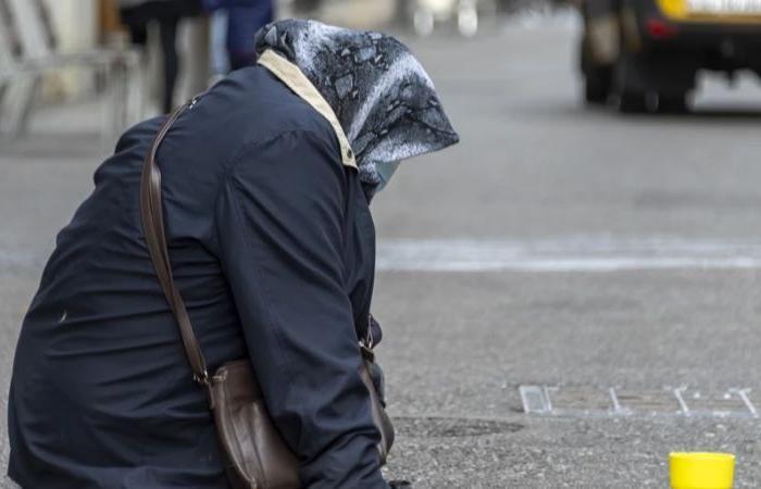 Mala suerte: un hombre de Zurich pisotea la caja de un mendigo: ¡fragmentos!