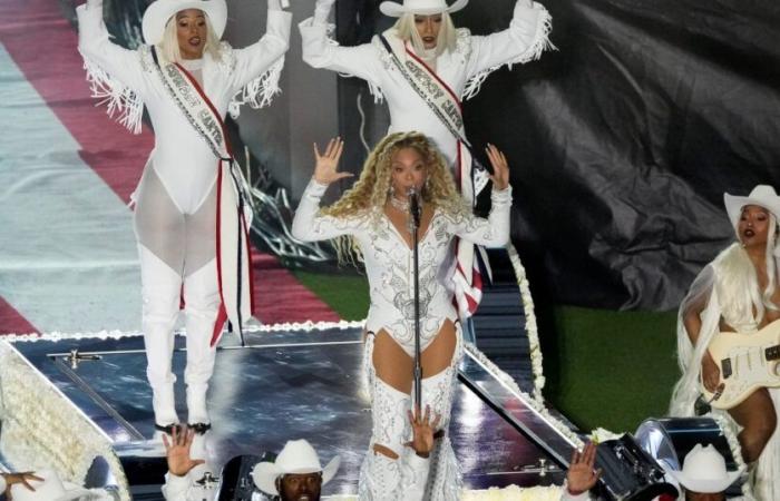 Beyoncé interpreta éxitos de ‘Cowboy Carter’ durante el espectáculo navideño de medio tiempo de la NFL en Netflix